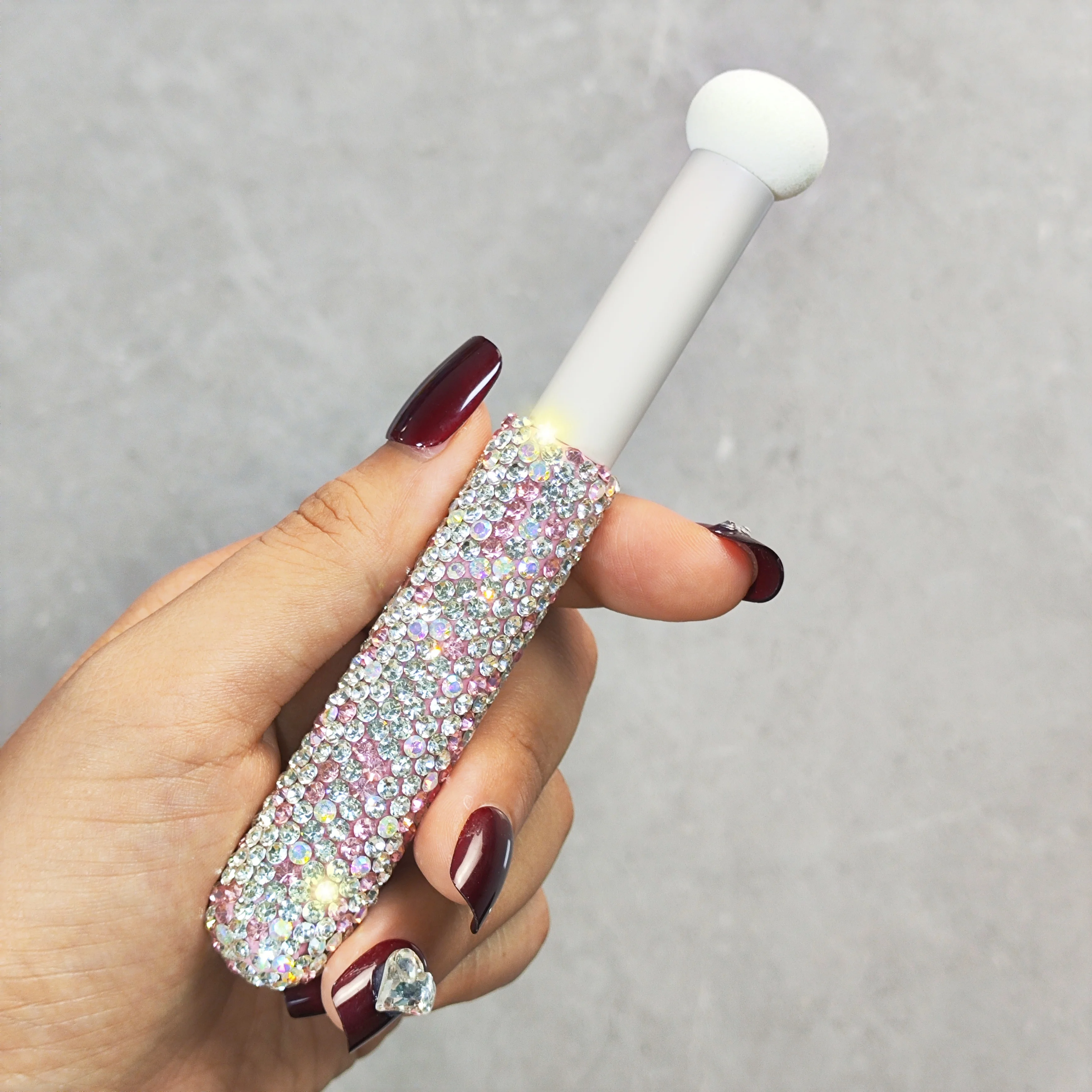 فرشاة كونسيلر ذات رأس مستدير على مستوى مظهر عالي، فرشاة إسفنجية صناعية غير مؤلمة برأس صغير