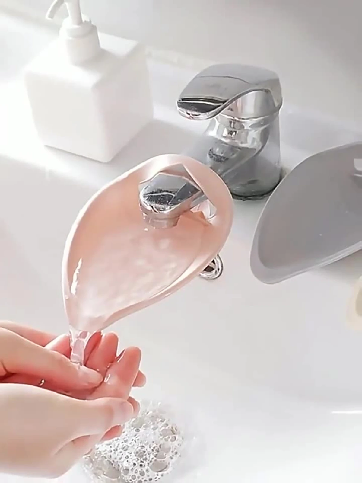 Faucet extender, children's hand washing aid, kitchen faucet, sink, splash proof extender, water intake extension