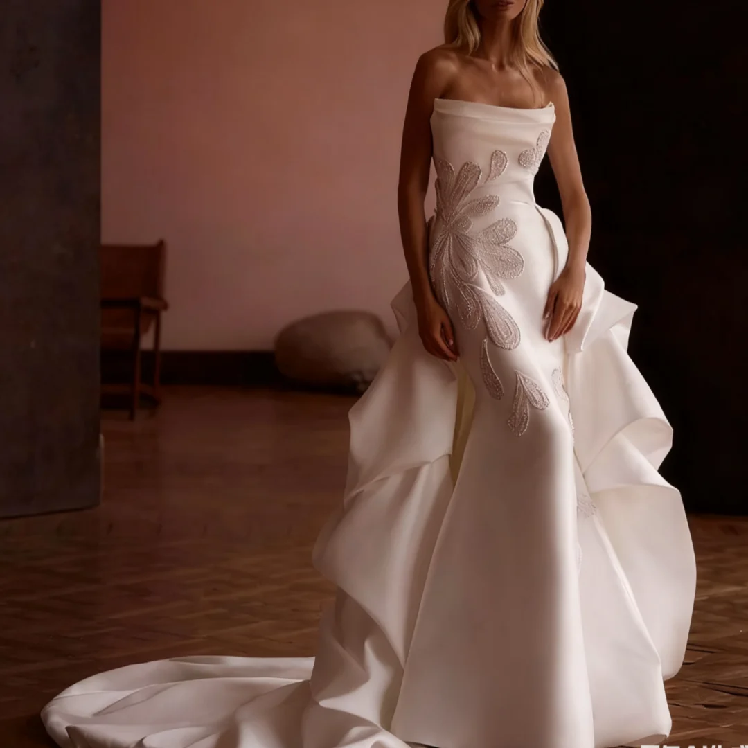 

Flowy Detachable Train Chic Vintage Mermaid Customized Bridal Gown Exquisite Hand Sewn Pearls Elegant Strapless Wedding Dress