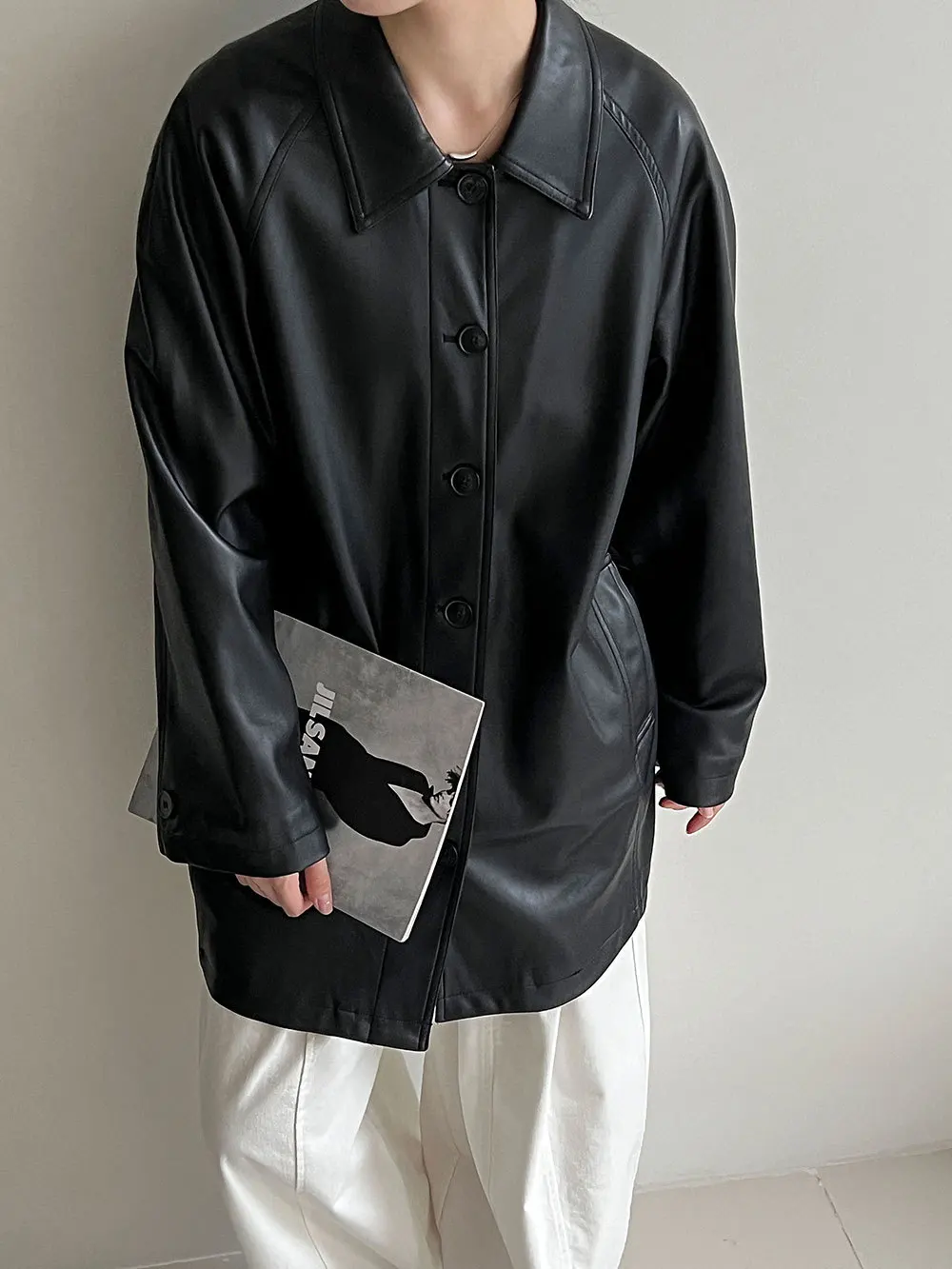 韓国のレトロな高級黒のミッドレングスレザージャケット、秋の新しい柔らかいもちもちしたPUジャケット、トップス、婦人服