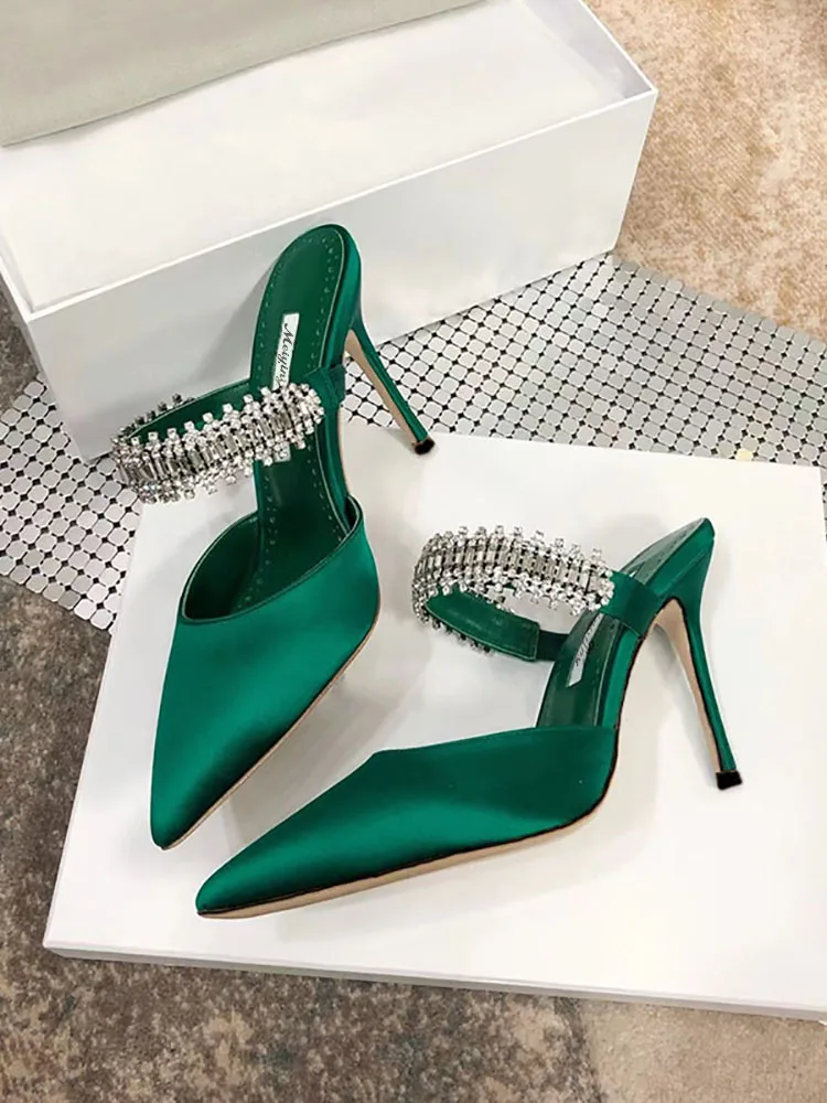 

Женские туфли-лодочки 2022, новые летние тапочки с цепочкой и стразами, шелковые сандалии на высоком каблуке-шпильке с острым носком и неглубоким носком, верхняя одежда