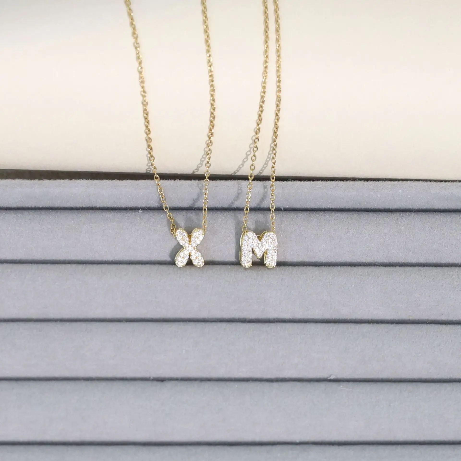 قلادات بأحرف فقاعية للنساء من الزركونيا بالأحرف الأولى قلادة مطلية بالذهب من الفولاذ المقاوم للصدأ سلسلة مجوهرات هدايا عيد الأم