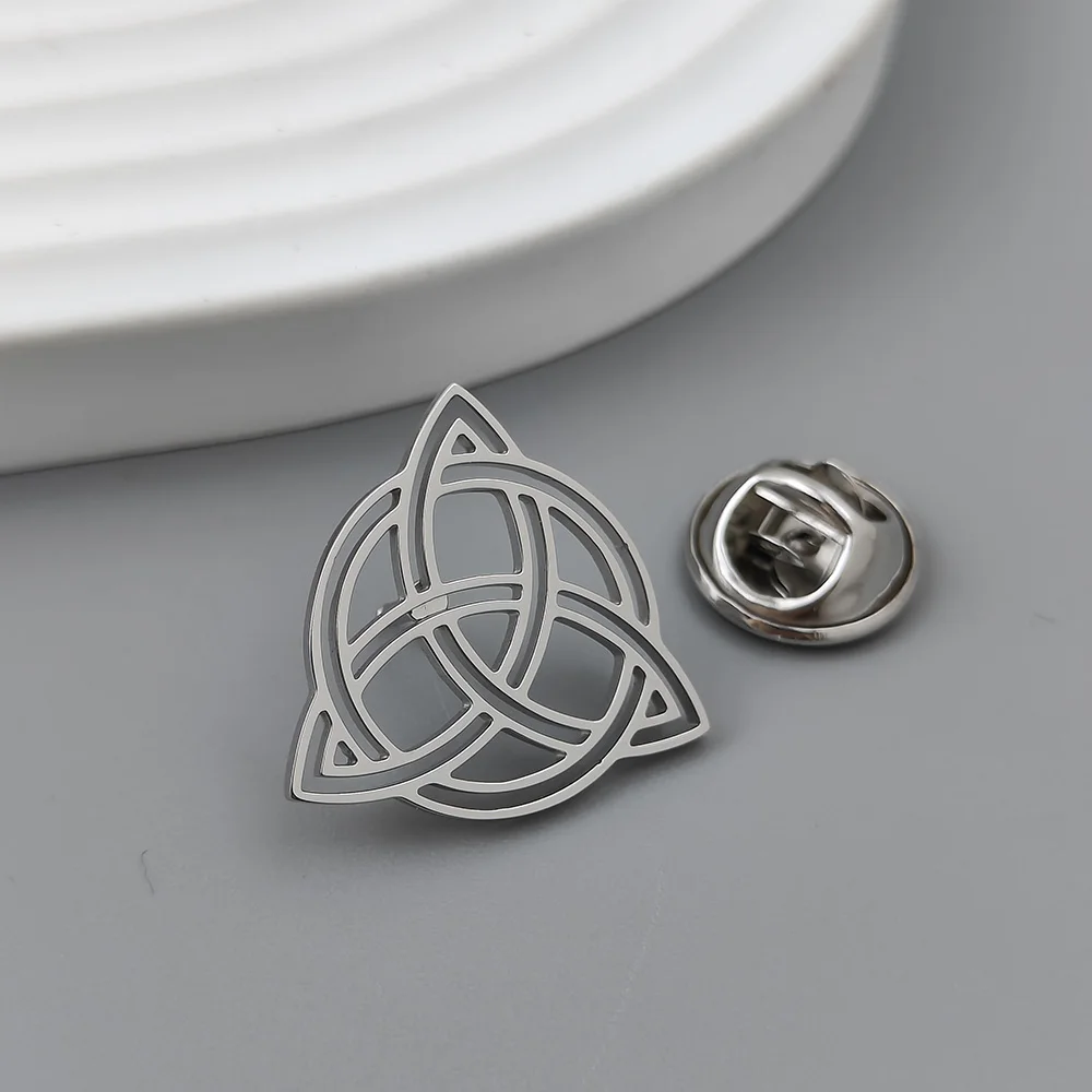 Round Celtic knot gold-plated brooch, suit lapel pin, classic badge for men, anti-exposure button for women.