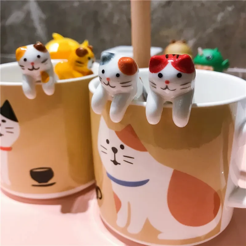 Hot sale Ceramic Cartoon Cute Cat Animal Spoon Hanging Coffee Dessert Spoon Unique Ice Cream Flatware Kitchen Tool Novelty Gift