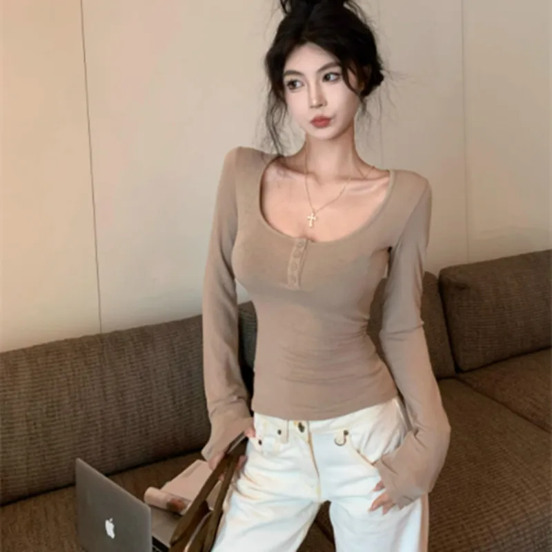 T-shirt décontracté à manches longues, coupe ajustée, épaules dénudées, haute élasticité, design à boutons, base en tissu, vêtement d'automne