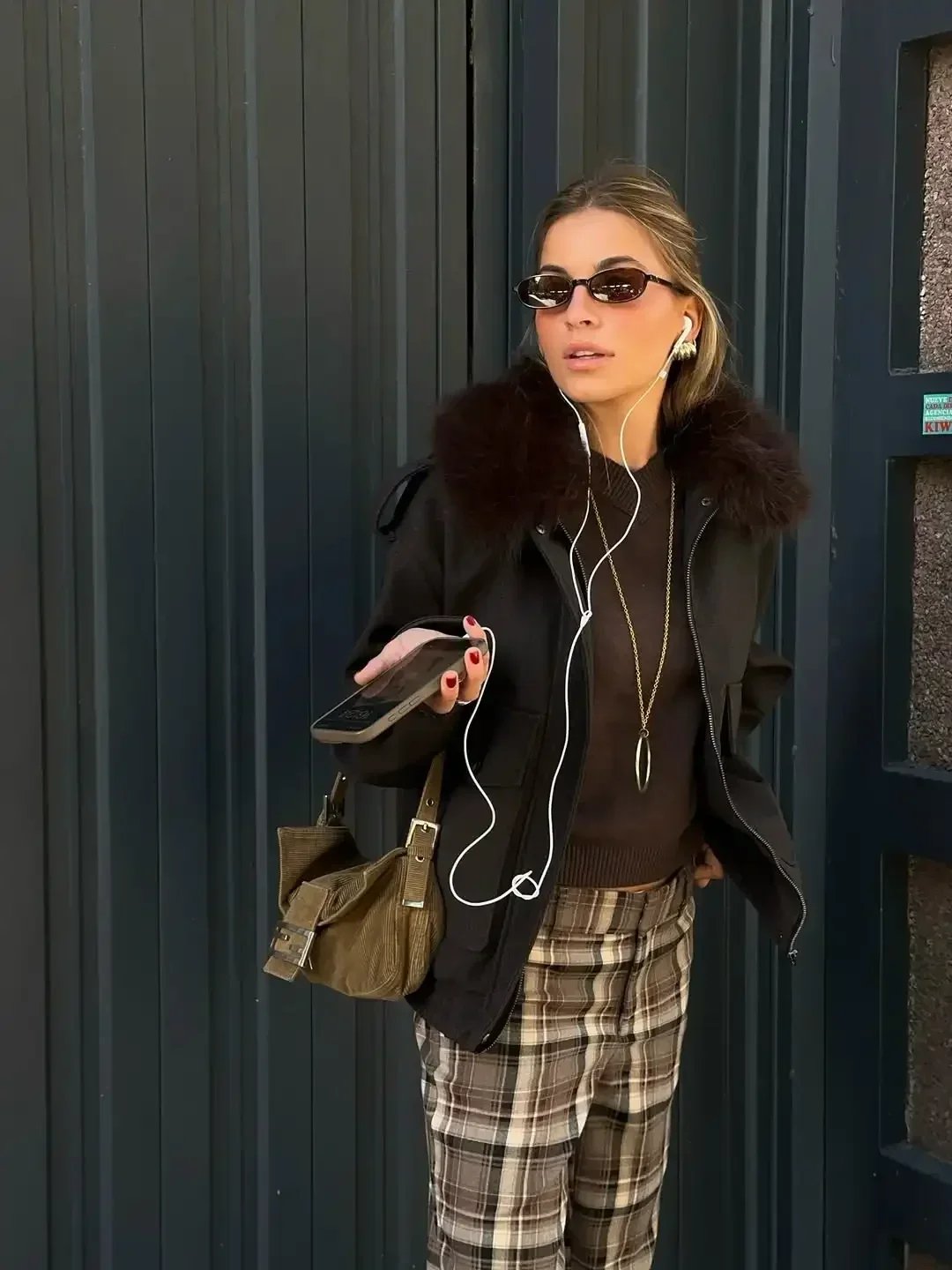 

Lady Daily Commute High Street Outerwear Solid Fur Collar Short Jacket Women Lapel Full Sleeve Zipper Pocket Loose Coat