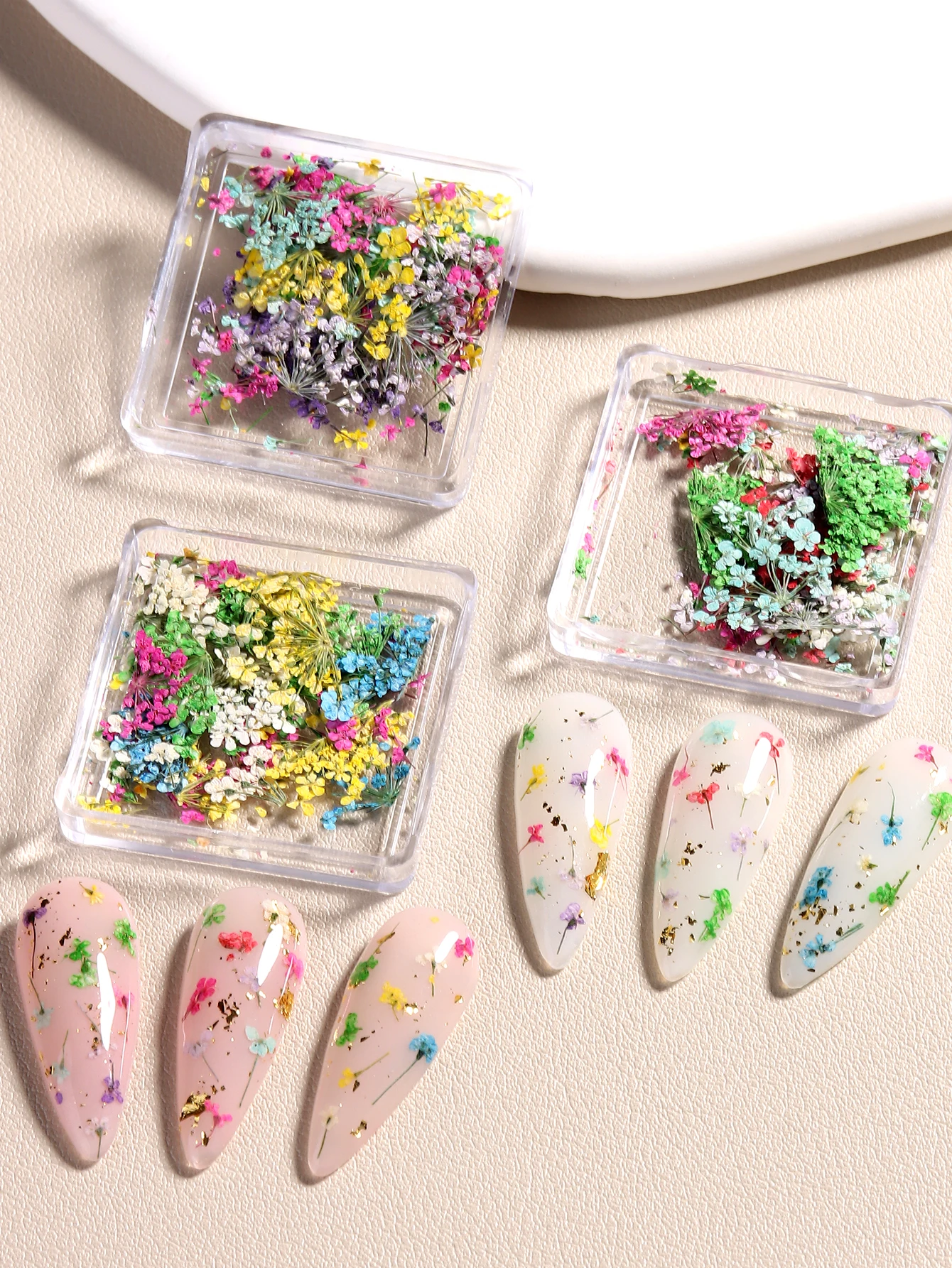 Gemischte Bunte Natürliche Blumen Nagelkunst-Charms Klein-Blau Gelb Rot Fünfblättrige Blume Natürliche Florale Maniküre-Accessoires