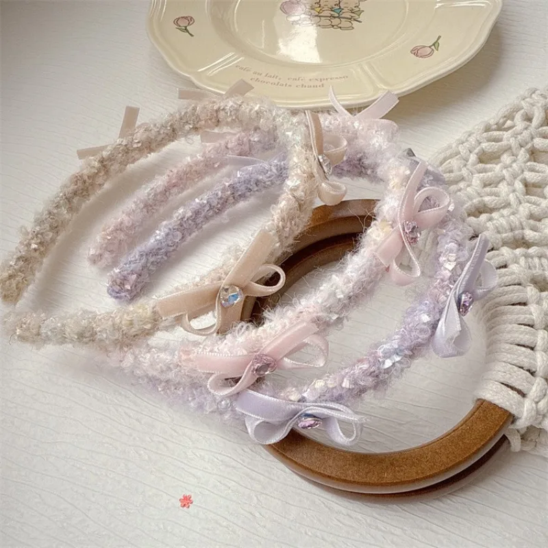 

Изысканная шерстяная повязка на голову с кристаллами и бантом для девочек, теплая зимняя повязка на бок, нескользящая, с нежной фиксацией, повседневный аксессуар для волос