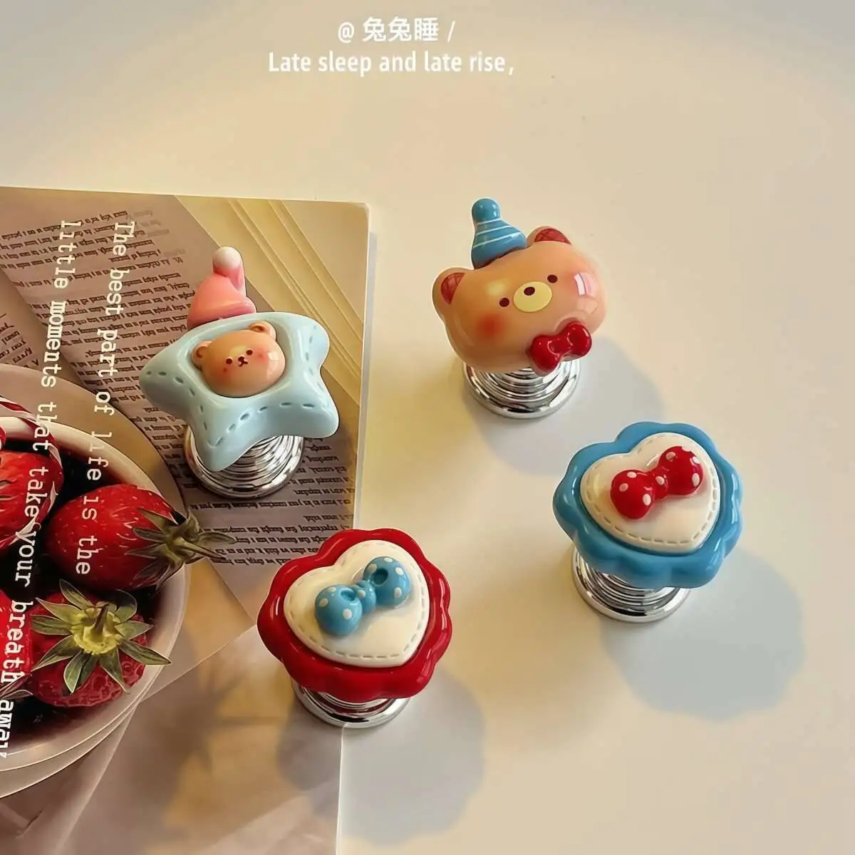 Cute Bear Heart-Shaped Toilet Presser And Lid Lifter Cartoon Creative Decorative Accessory [Includes Dot Adhesive]
