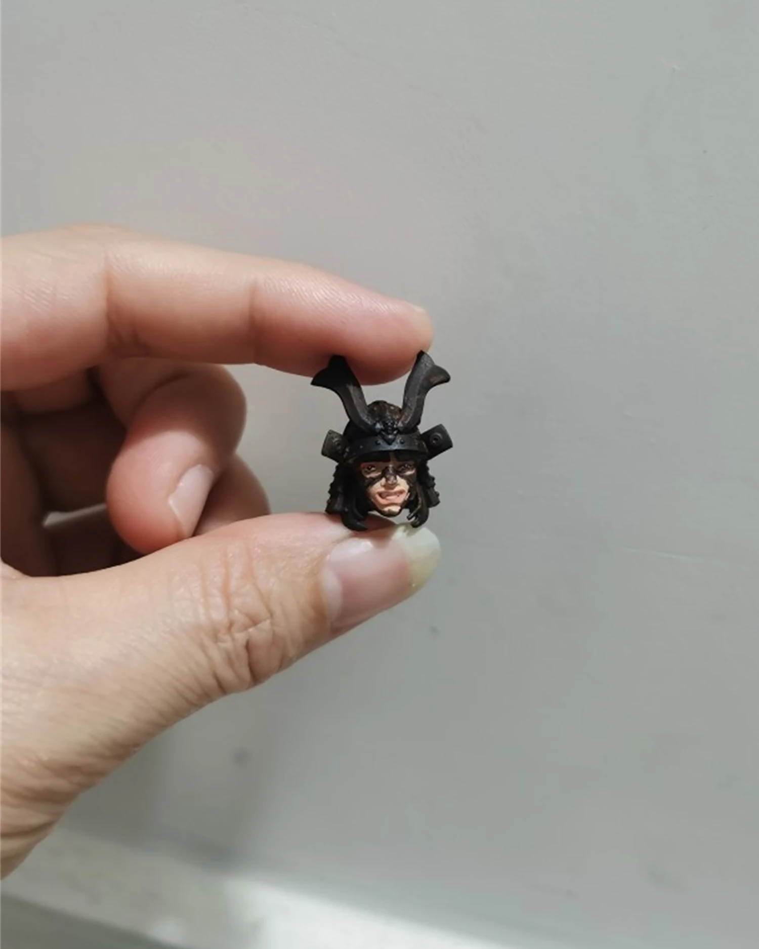 

Масштаб 1/18, окрашенная голова Shogun Kinght, резьба, скульптурная модель игрушки