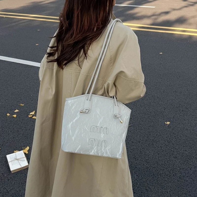 

Fashionable Women's Handbag Made Of Premium Leather Boasting Trendy Design And Casual Paris Style​