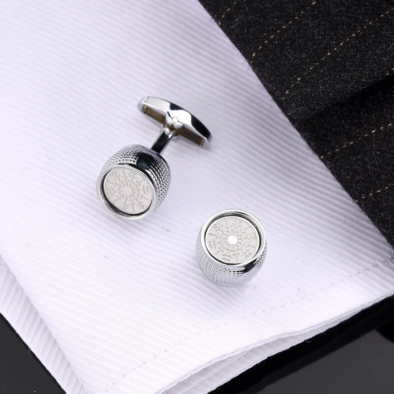 Men\'s Cufflinks Round Snowflake Pattern High-Quality Mens Business Dress Shirts Buttons French Wedding Cuff links Gifts for Men