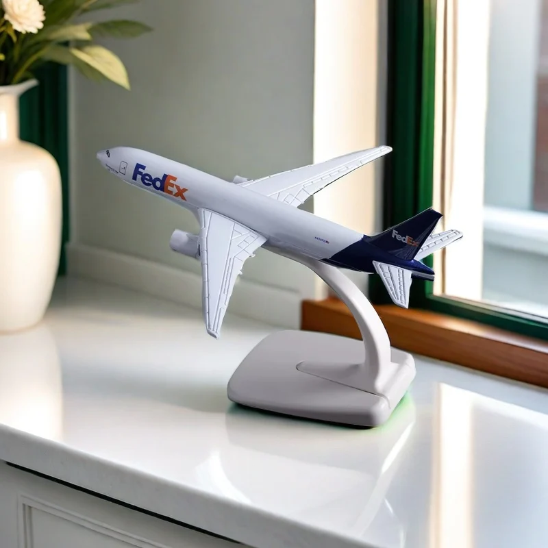 New 16CM FedEx Airways B777 Airlines Airplane Model with Base Alloy Aircraft Plane for Collectible Toy Souvenir Show Gift Toys