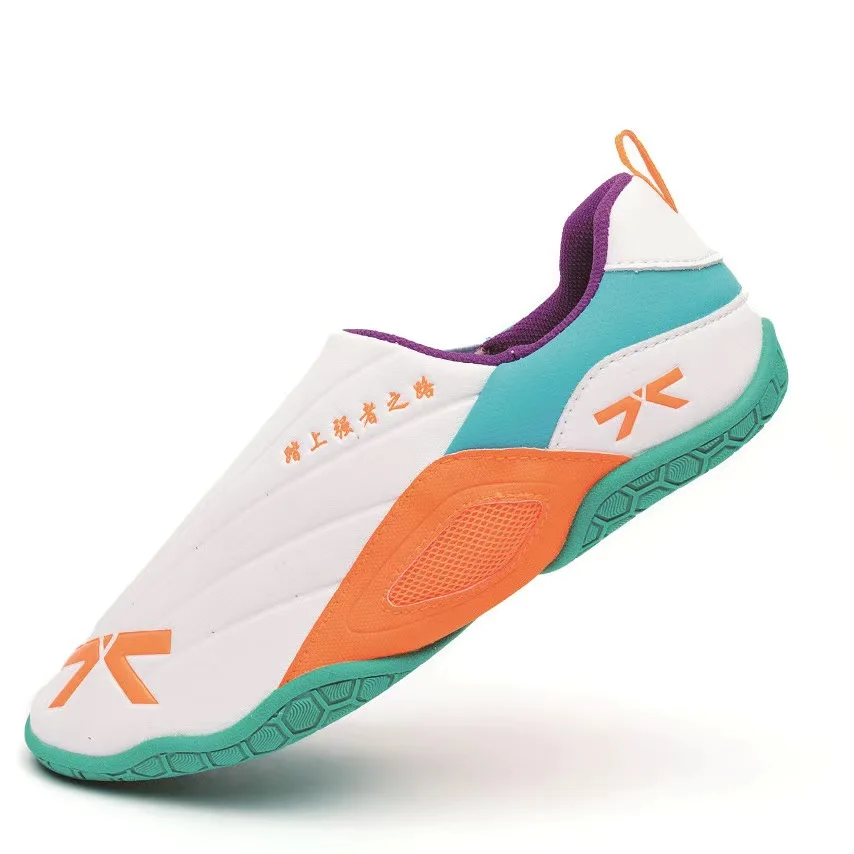 عرض ساخن لعام 2025 أحذية فنون الدفاع عن النفس للرجال والنساء نعل ناعم أحذية التايكوندو للجنسين مصممة لصالة الألعاب الرياضية أحذية تدريب جلدية أحذية ووشو