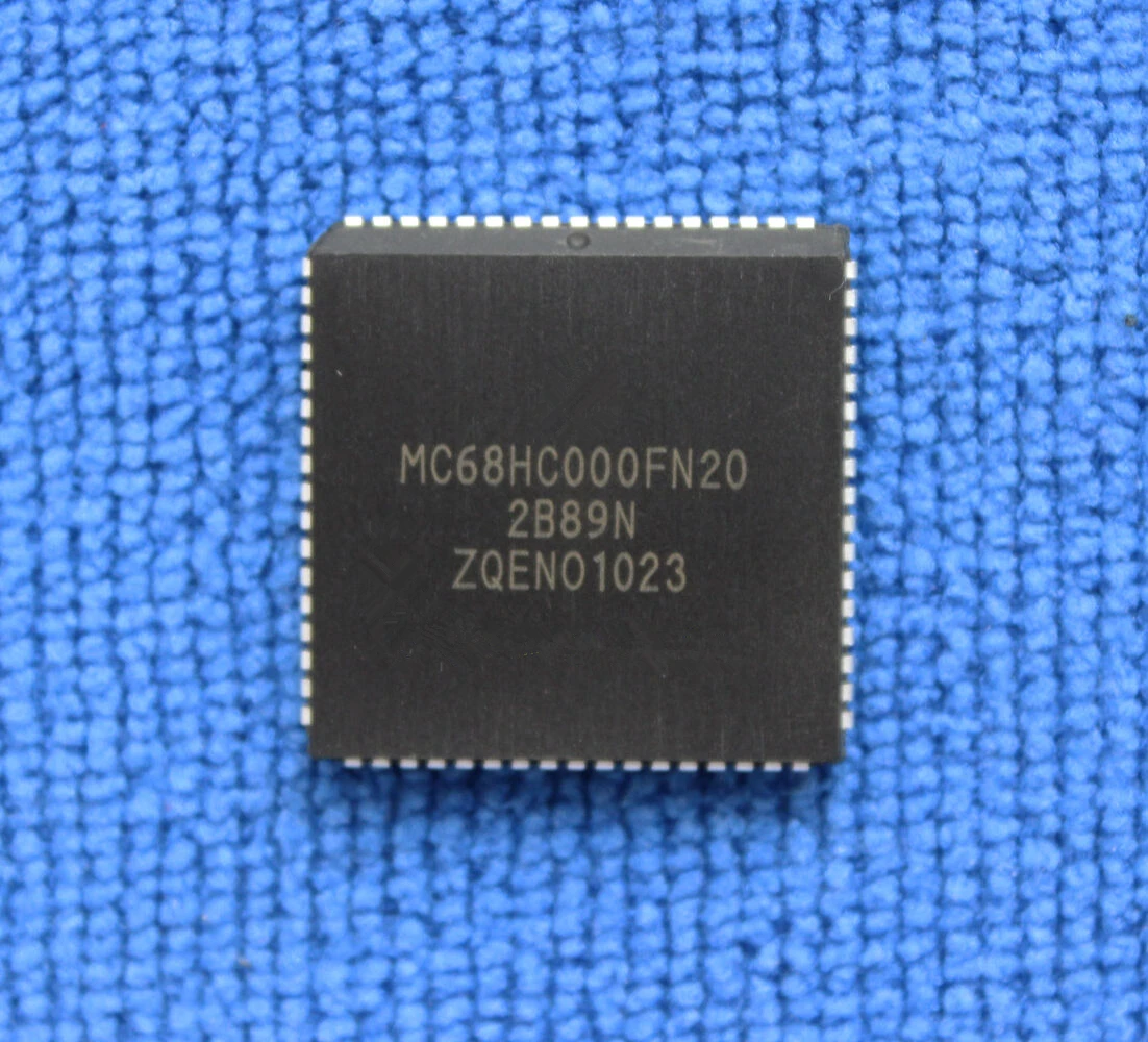 

1 шт. MC68HC000FN20 68HC000FN PLCC-68 32-бит HITACHI IC