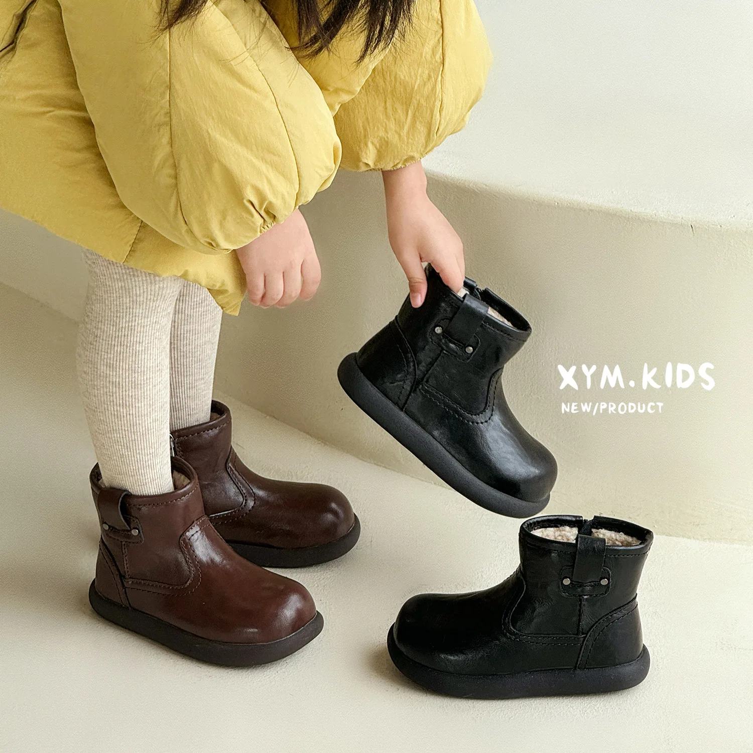 

2025 Winter New Children's Boots Fashionable Retro Velvet Warm Girls Leather Boots Goat Cake Wool Short Boots