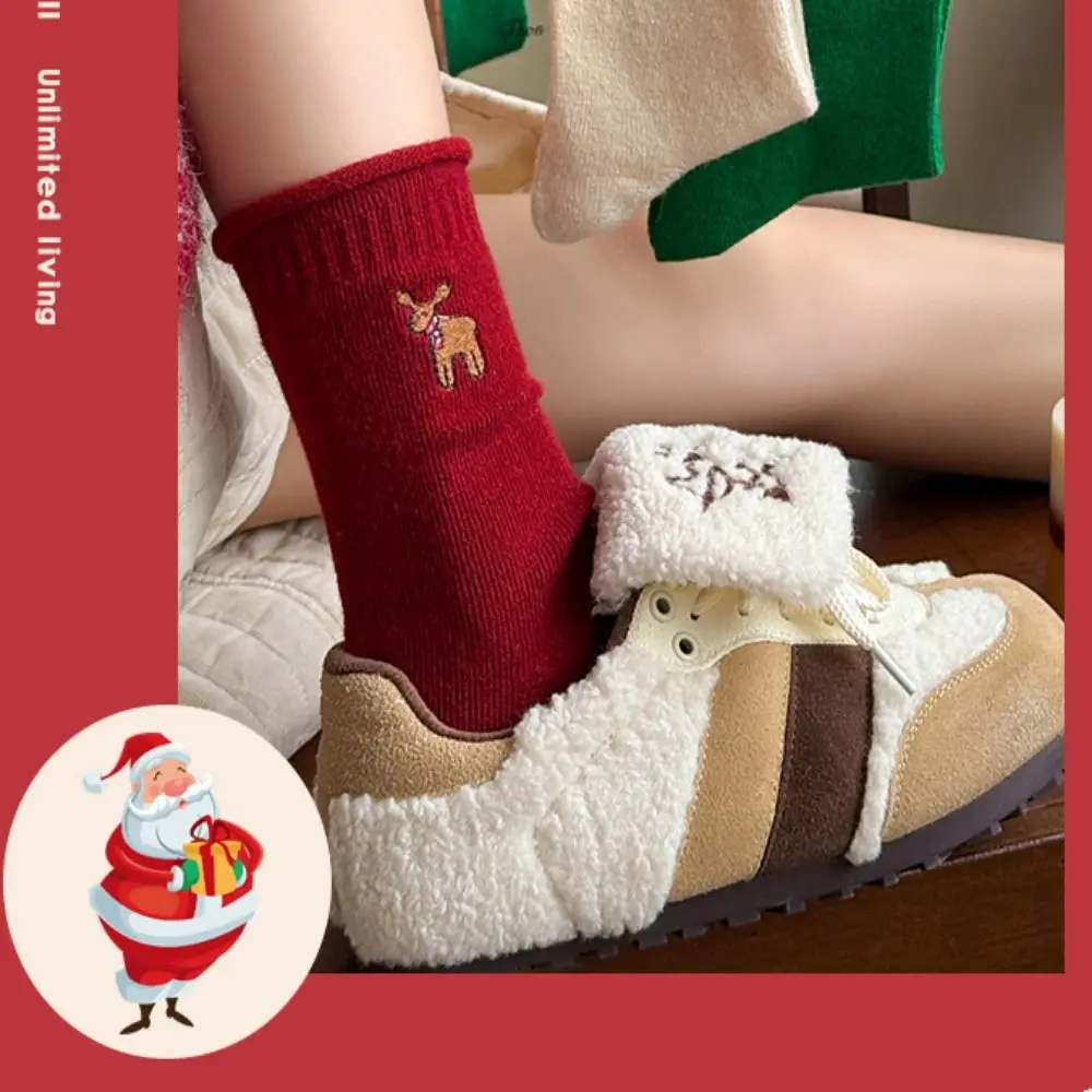 Un par/una caja de medias navideñas de diseño bonito, calcetines cómodos de media pantorrilla con dibujos animados, calcetines cálidos festivos de invierno, regalos de navidad