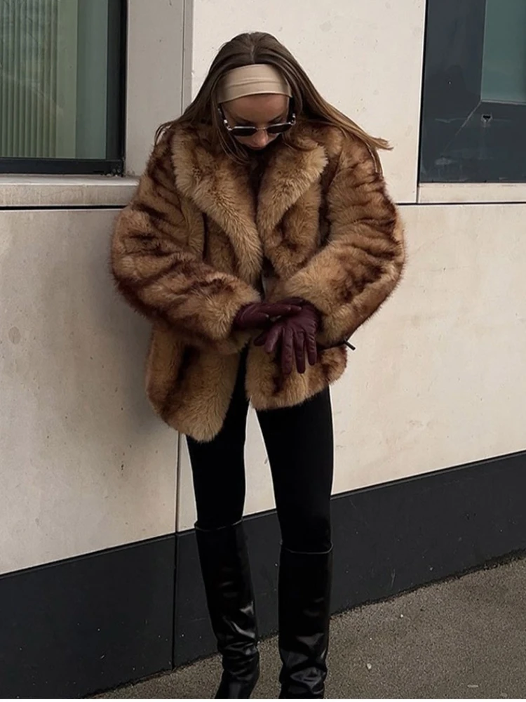 سترة أرنب صناعي معطف قطيفة ملابس خارجية فاخرة سترات فروي تدريجية رقيق سميك دافئ فضفاض بياقة مدببة بني فرو صناعي قصير #5