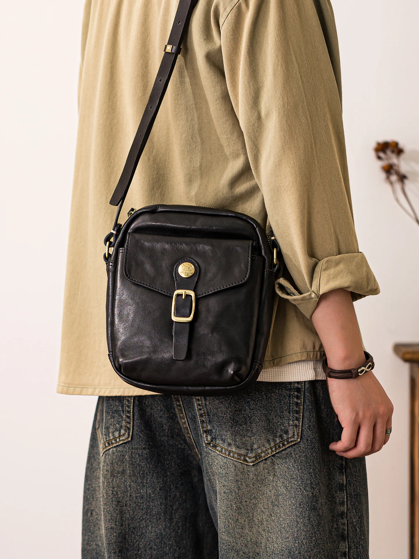

PNDME casual designer handmade genuine leather men's small phone bag outdoor party luxury cow leather shoulder crossbody bag