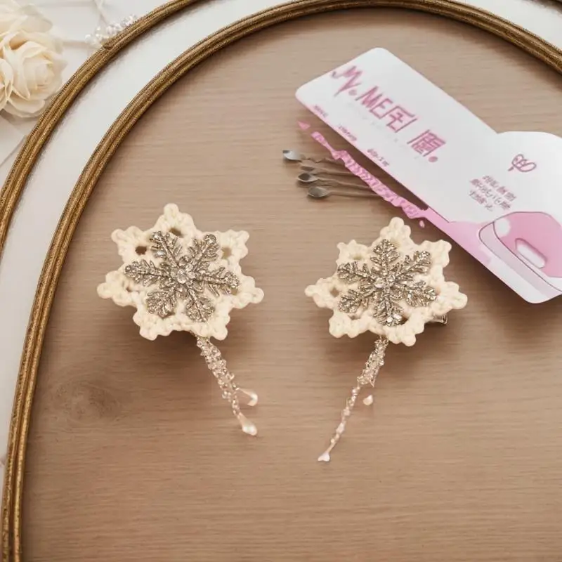 1 paire de pinces à cheveux flocon de neige, pompon en strass, Clip latéral moelleux pour femmes et filles, accessoires pour cheveux doux de tempérament