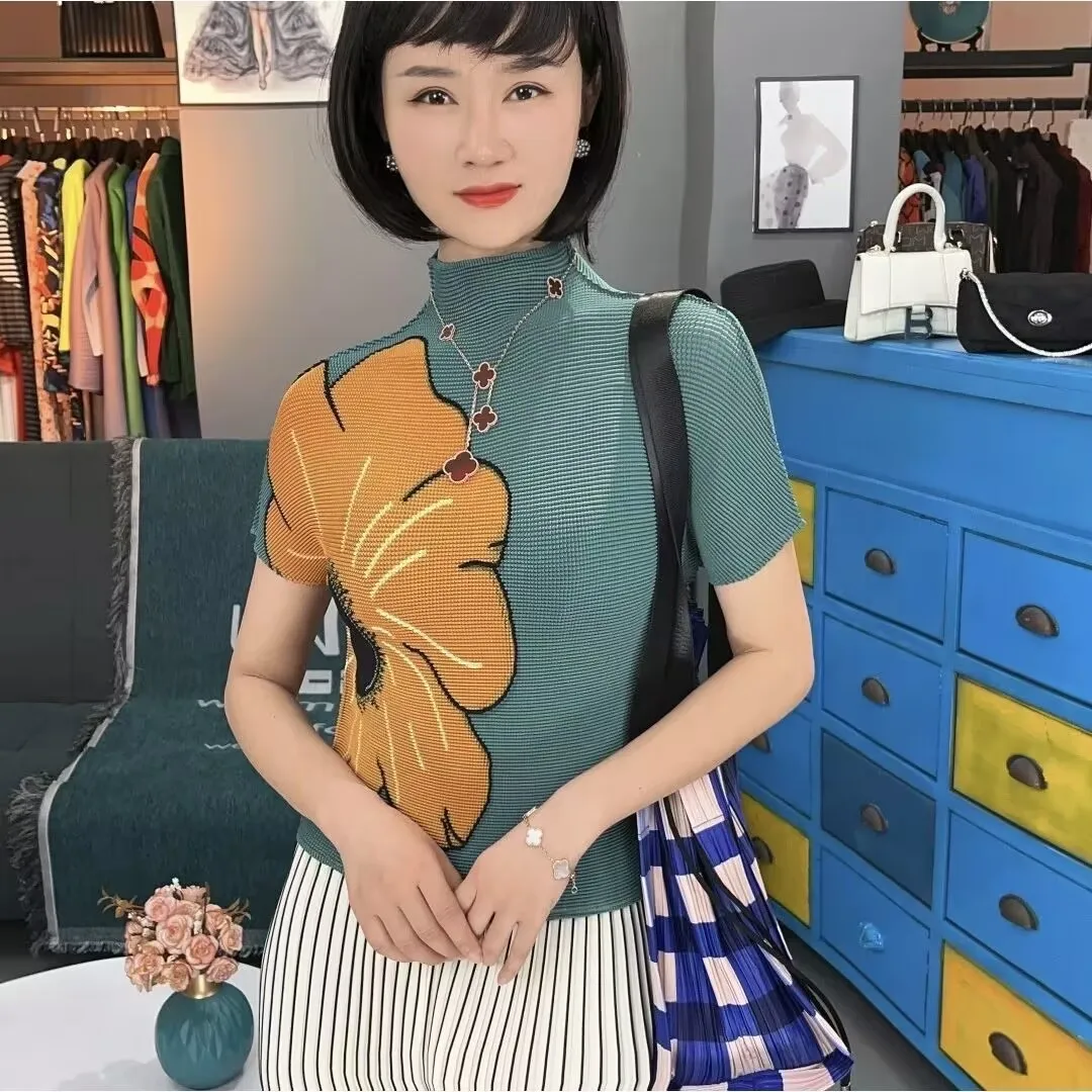 

Женская одежда Женская одежда Большой цветок в тон плиссированный тонкий топ Женский летний новый короткий тонкий свитер с короткими рукавами