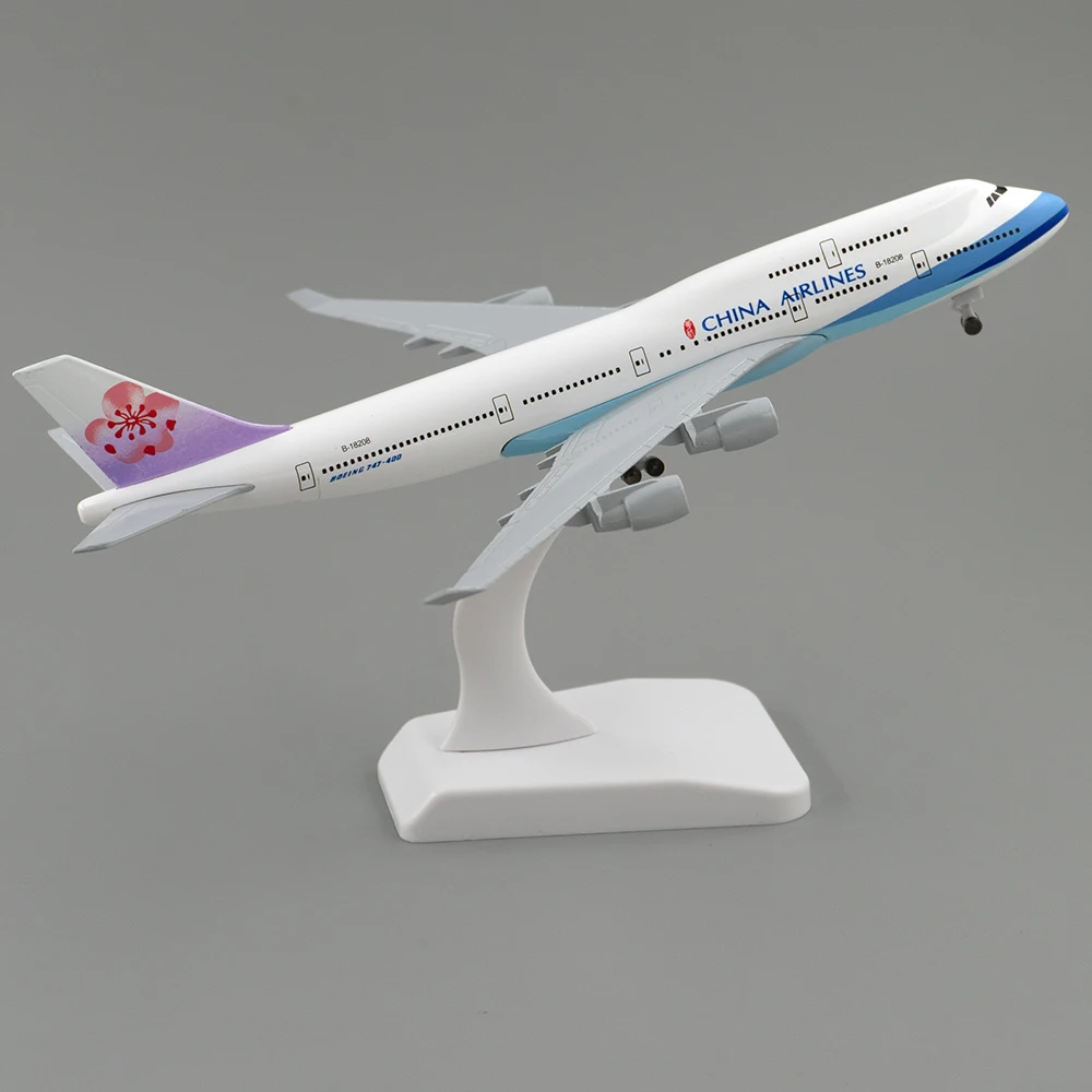 20cm Aircraft China Airlines Boeing 747 with Landing Gear Taiwan B747 Alloy Airplane for Collection Desk Decoration