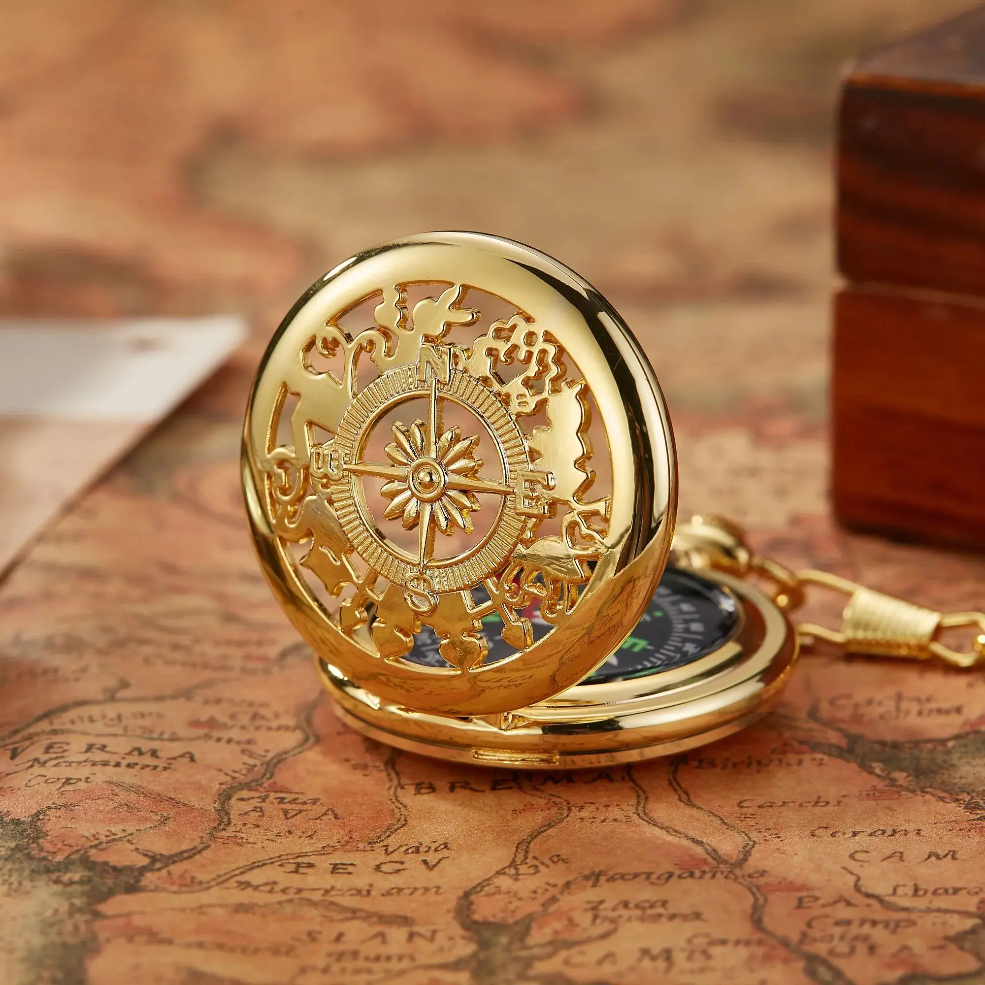 Creative Compass Pocket Watch Hollowed Out Classic Flip Compass Outdoor Hiking Chain Pendant Men Women Pocket Watch Reloj