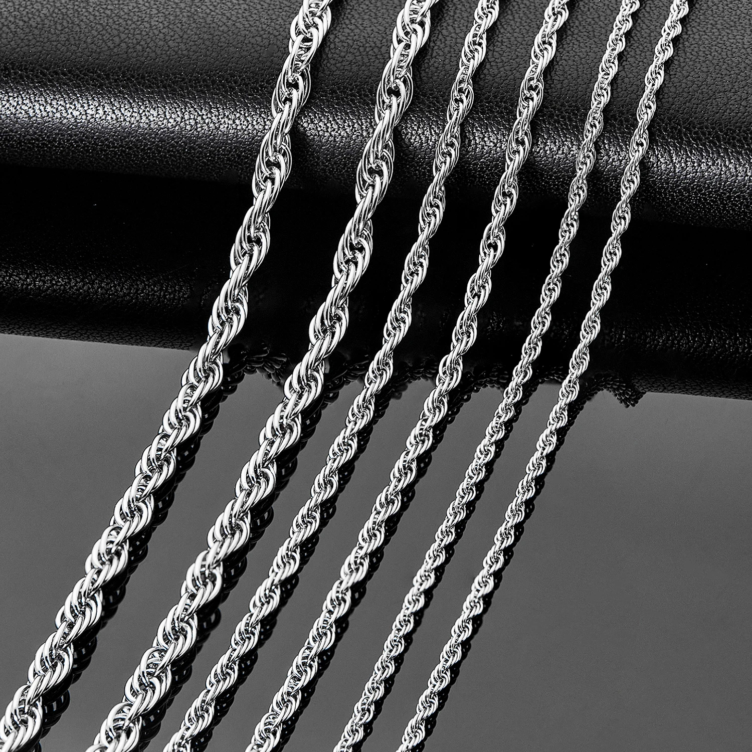 Mehrgrößen Wasserdichte Edelstahl-Halskette mit Gedrehten Anhängern, Vielseitige Schlüsselbeinkette für Männer und Frauen – Detail 4