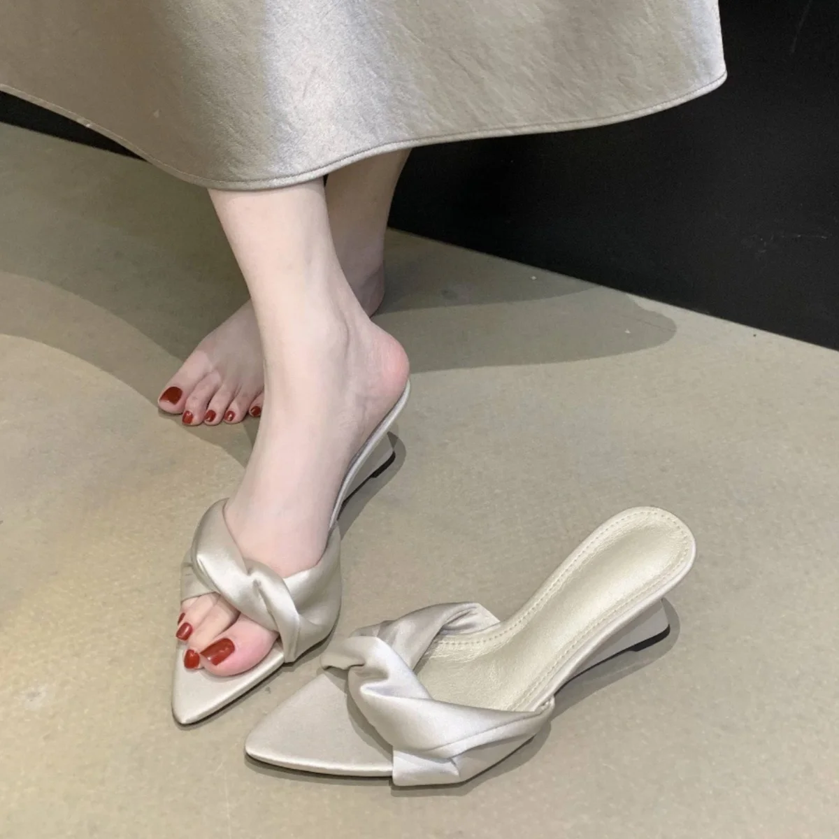

Pointed Open Toe Wedge Heels French Gentle Pleated Slippers Sexy Fashionable Sandals Design Inspired High Heels Exquisite Shoes