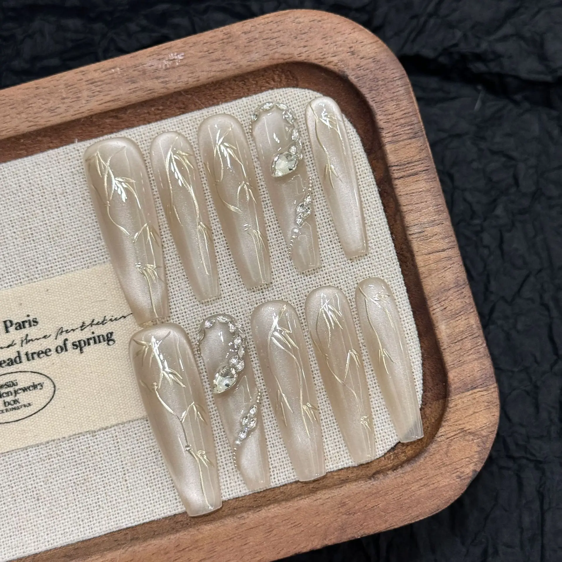 10 stücke Handgemachte Presse Auf Nägel Nude Farbe Eis Transparent Lange Sarg Falsche Nägel Retro Neue Chinesische Stil Schlange Diamant gefälschte Nagel