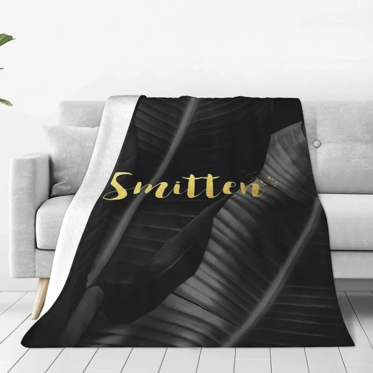 Smitten Gold - Bw Banana Leaf Four Seasons Universal Blanket Movie Theater Can Be Covered Father's Day Gift