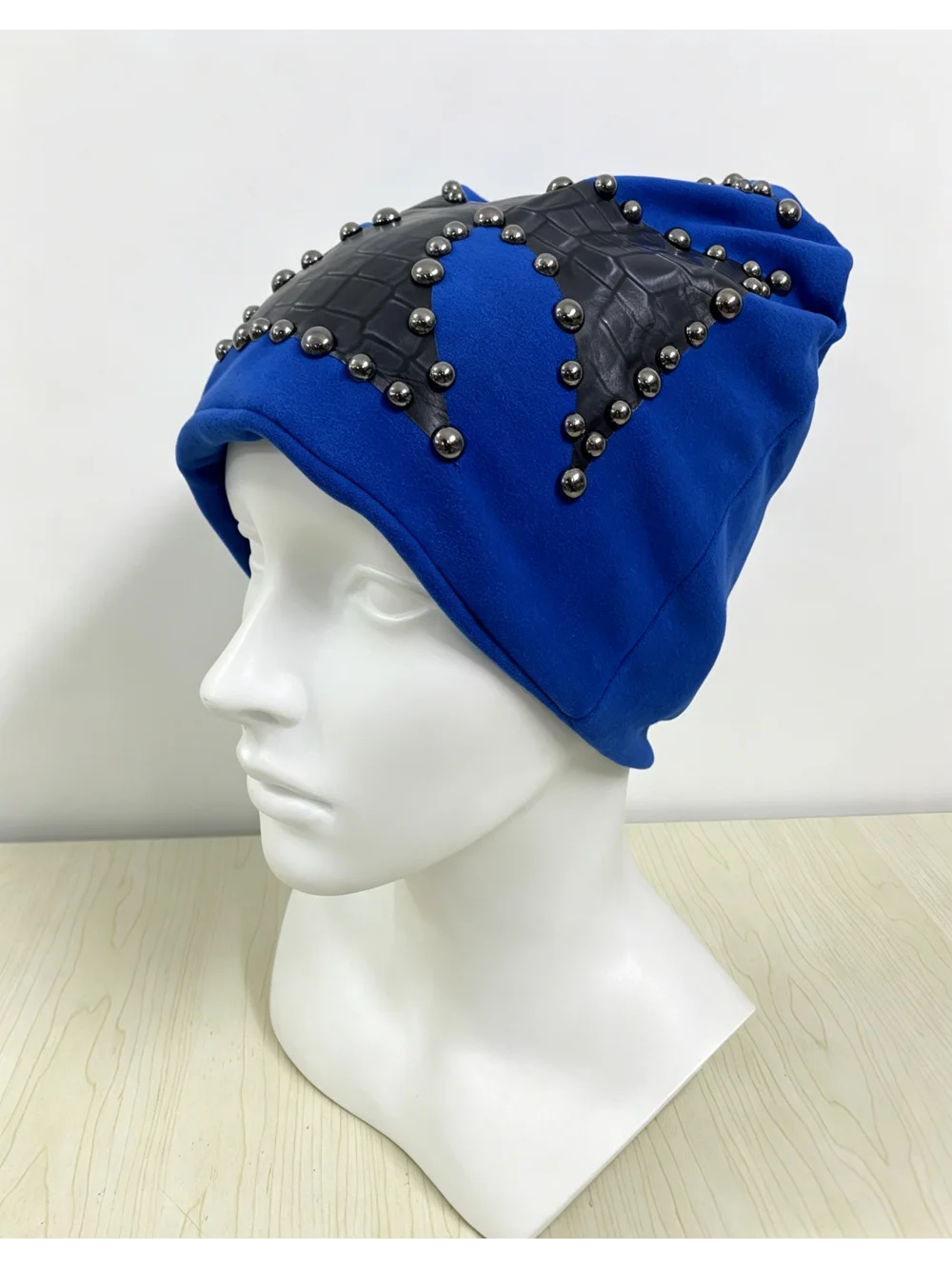 novo-chapeu-gotico-punk-azul-empilhado-2026-para-homens-e-mulheres-com-rebites-de-metal-cruzados-e-redondos-estilo-urbano-moderno-hip-hop-versatil-chapeu-de-inverno