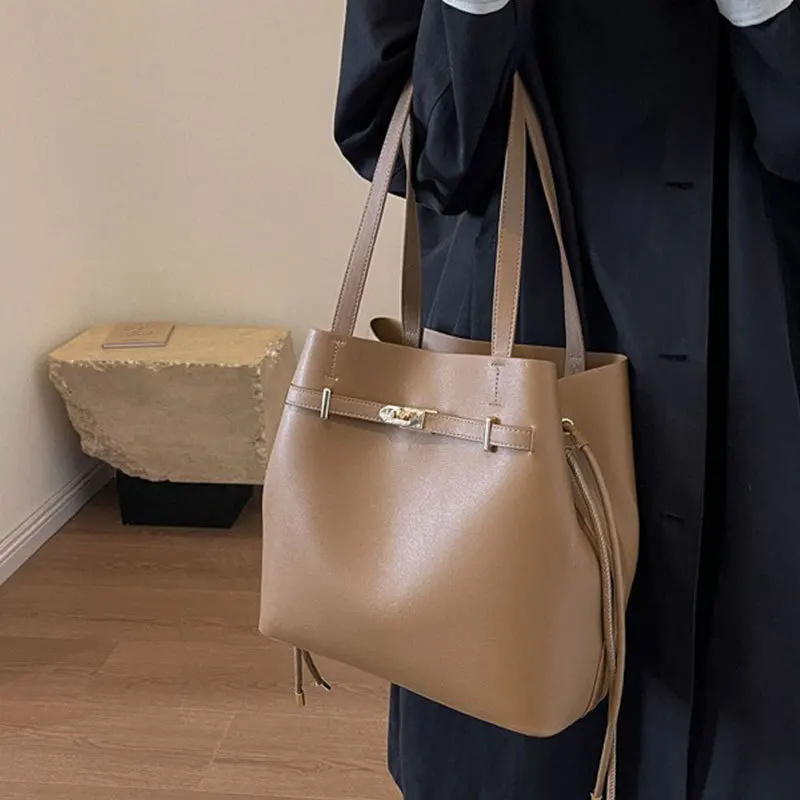 

Роскошная прошитая сумка-тоут с карманами — женская кожаная рабочая сумка с держателем для ключей и слотами для ручек, профессиональный шик