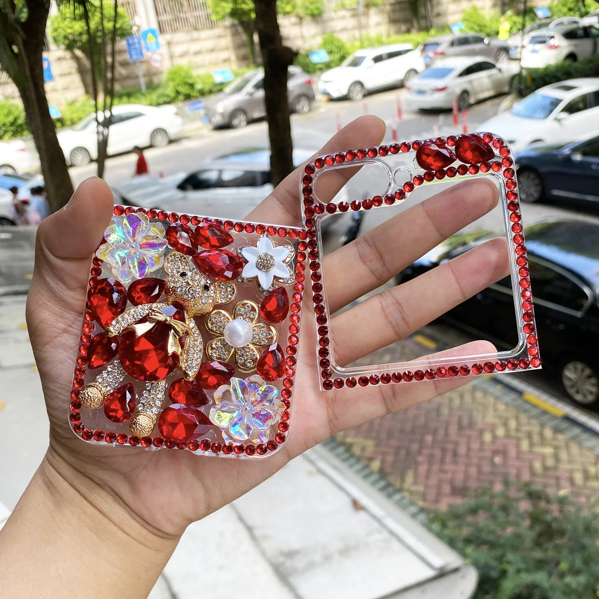 Роскошный чехол для телефона со стразами и милым медведем для Samsung Galaxy Z Flip 6 5 4 3, модные лазерные цветы, красный кристалл, прозрачный чехол из ПК
