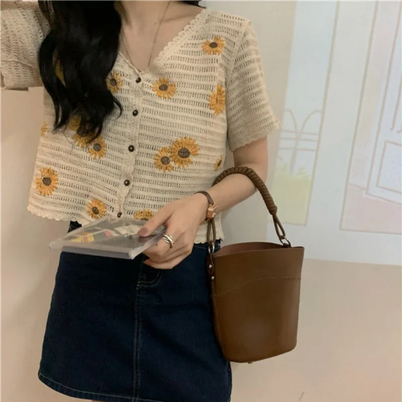 Cardigan Female 2023 Summer Slim Versatile Style V-neck Small Daisy Embroidery Short Sleeve Knitted Short Cardigan Top for Women