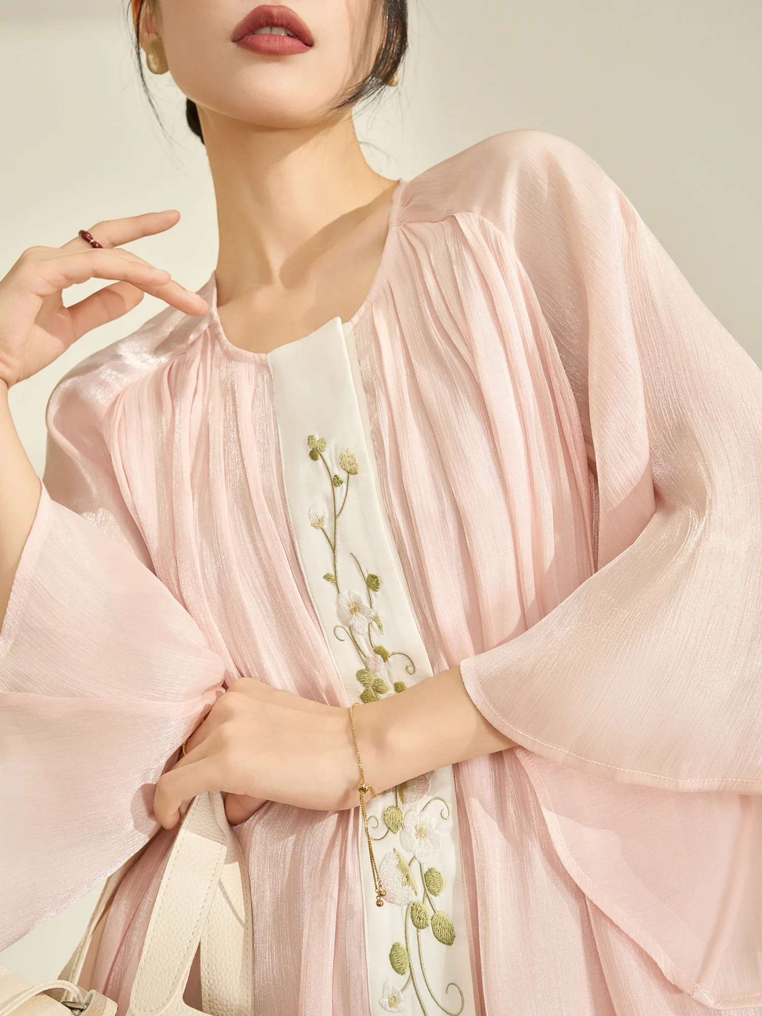 

Flowing Era Chinese Style Long Sleeve Embroidered Shirt Women's Pink Design Spring Fashion Chiffon Top Anti-Wrinkle Regular Fit