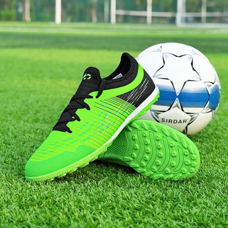 Spiked Comfortable Breathable Competition Soccer Cleats for Training and Matches