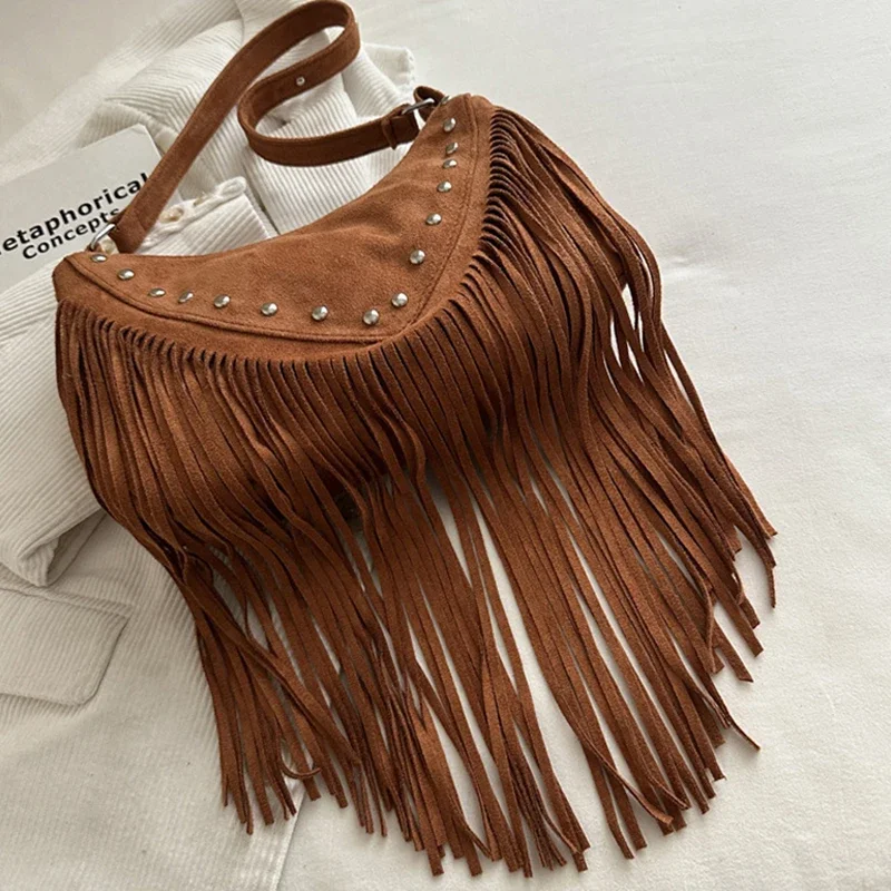 Lange Quasten-Nieten-Schultertasche, Damen-Umhängetasche mit Metallnieten-Design und Fransen, Vintage-Handtasche in Unifarben für Herbst und Winter – Detail 4