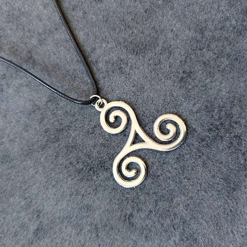 Allison Argent Teen Wolf Necklaces Triskele Triskelion Inspired Round Pendants Necklace for Women Men Jewelry Accessories Gifts