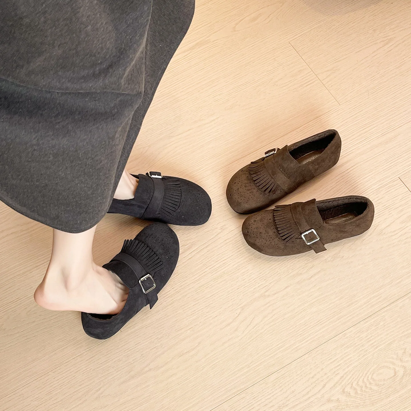 

Women Tassel Decorated Flat Shoes Block Style Loafers Shoes Outdoor Buckle Design Fashionable Breathable Women Shoes Solid Color