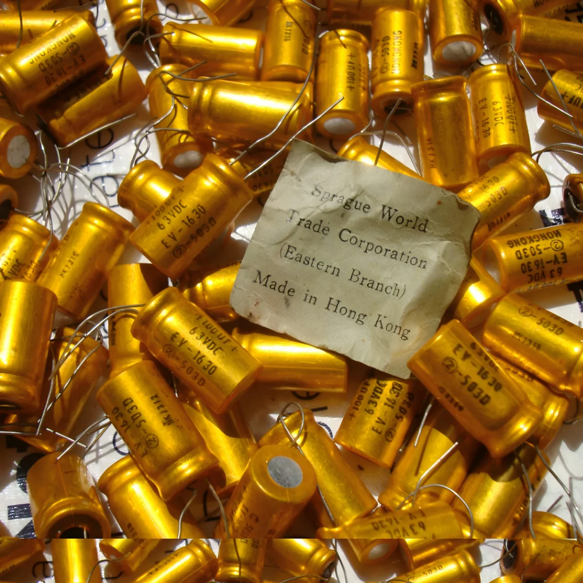 100µF 63V 503D SPRAGUE Gold-plated high-end audio vacuum tube preamp antique cathode capacitor. Dimensions: 13 * 25mm