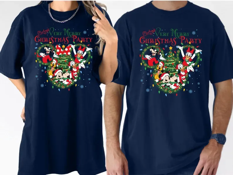 Camiseta de verano de Mickey Mouse y sus amigos para el día de Navidad, camisas a juego para la familia, camiseta de manga corta de Castillo Mágico para mujer
