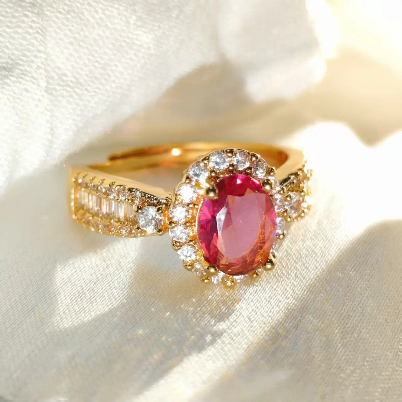 

Light Luxury Premium 925 Sterling Silver Diamond Pigeon Egg Champagne Gold Ladies Ring Zircon Jewelry
