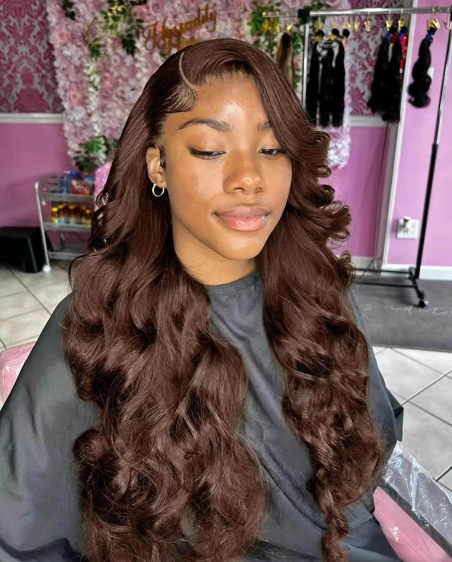Kleberlose 7X5 Lace-Perücke, vorgeschnitten, 220 Dichte, schokoladenbraun, Body Wave, 100% Echthaar, wellig, nass und gewellt, brasilianisches Echthaar mit 13X6 HD Lace Frontal, vorgezupft. – Detail 17