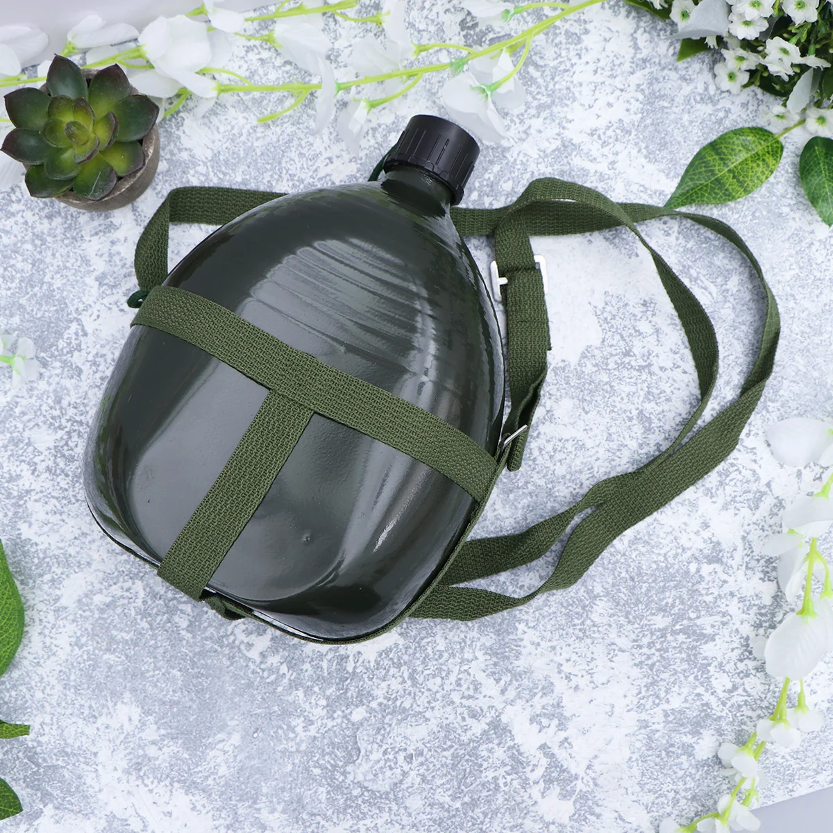 

2.5L Military Kettle Aluminum Water Bottle Green Adjustable Strap Suitable for Camping Hiking Outdoor Activities