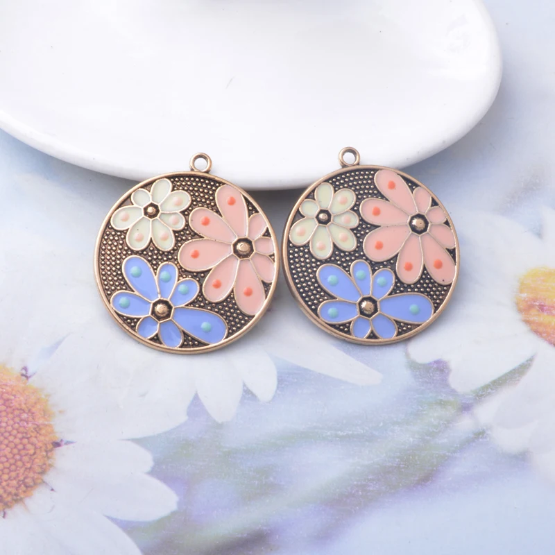 10 Stück emaillierte runde Blumenanhänger aus Legierung, bunte antike KC-Goldanhänger für DIY-Schmuck- und Ohrringherstellung – Detail 2