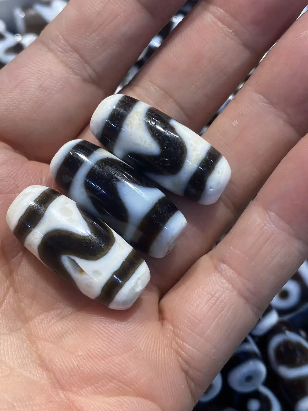 1pcs/lot Taiwanese Craft Black White Tiger Tooth Agate Dzi Barrel Bead Weathered Patina Calcification Tibetan Style Loose Bead