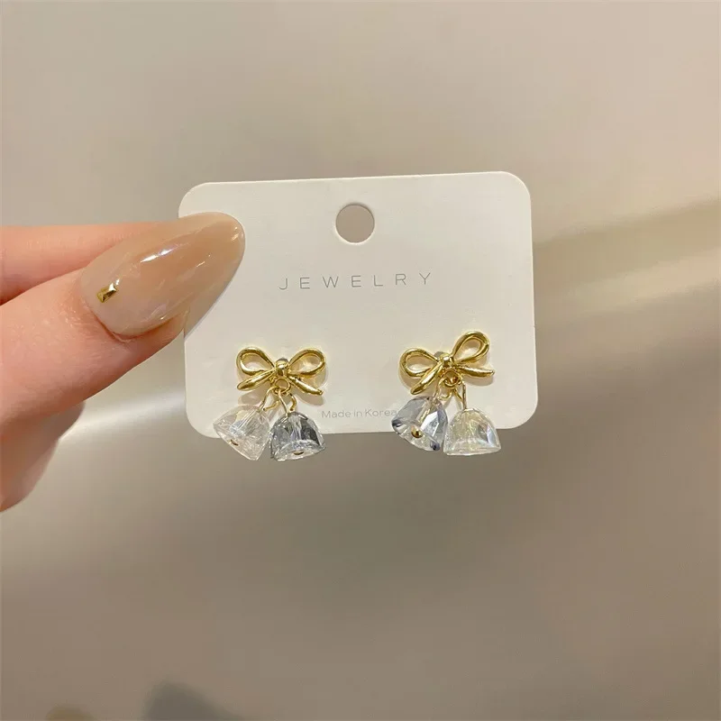 Korean High-fashion Gold Color Small Bow Earrings Clip on No Piercing Temperament Crystal Bow-knot Clip Earrings for Women Girls