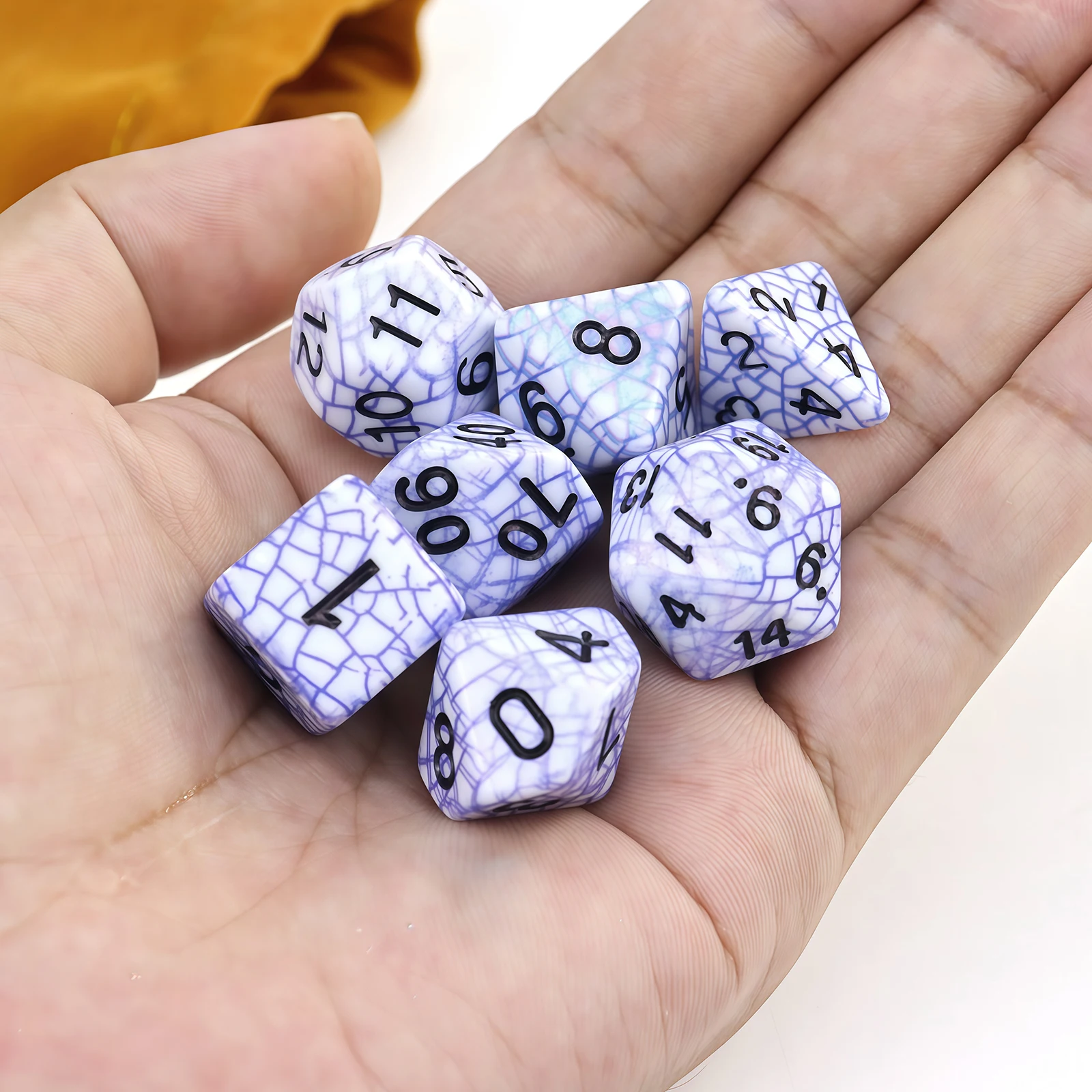 مجموعة نرد شبكية زرقاء متعددة السطوح مكونة من 7 قطع - هدية مثالية للعطلات لألعاب الطاولة العائلية (مع حقيبة تخزين)