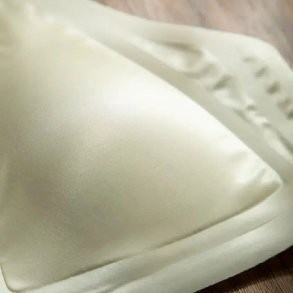 Dünner Satin-BH ohne Bügel mit tiefem V-Ausschnitt, stoßfest, eng anliegender BH für Frauen, formt die Brüste, nahtlos, spurlos, für Sport und Laufen geeignet. – Detail 8